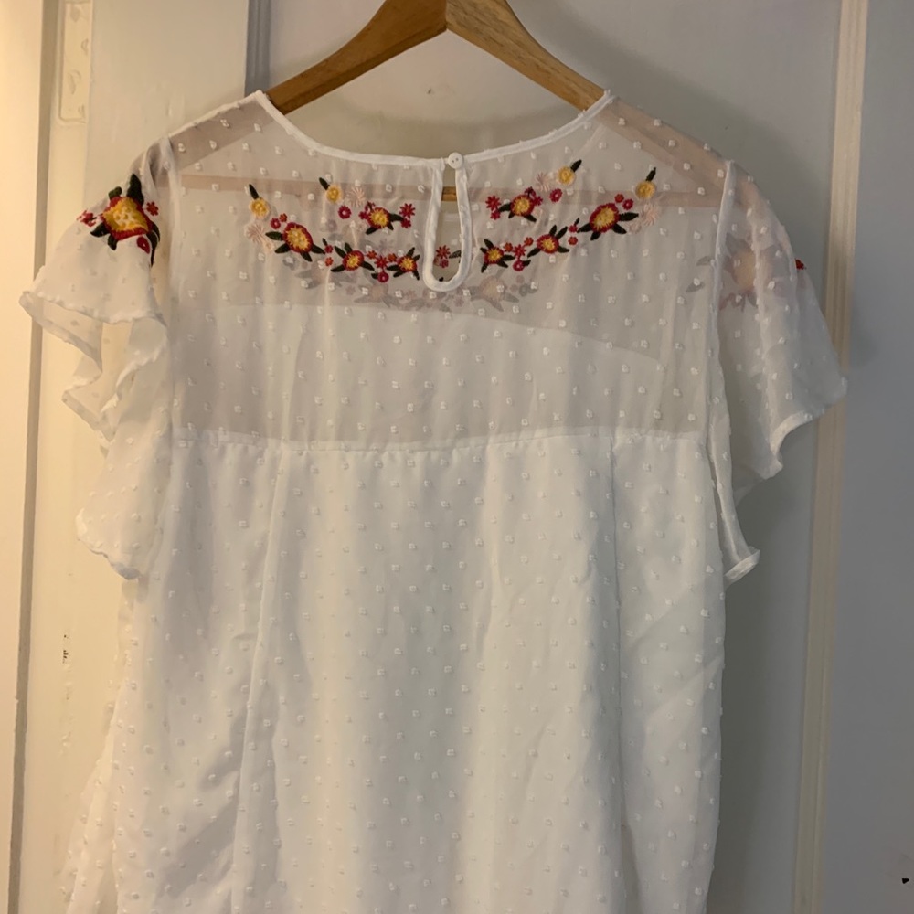 🌸Embroidered Spring Top🌸 - Picture 2 of 3